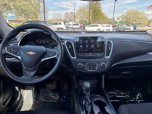 Used 2025 Chevrolet Malibu LT FWD image 14