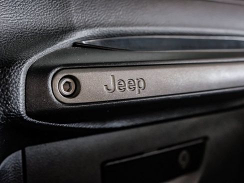 Used 2018 Jeep Wrangler Sport AWD/4WD image 26