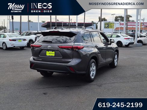 Used 2021 Toyota Highlander L FWD image 8