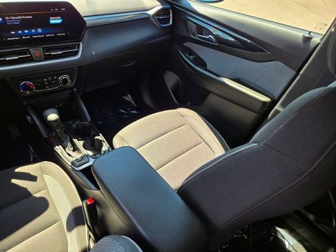 Used 2024 Chevrolet TrailBlazer LS w/ LS Convenience Package FWD image 17