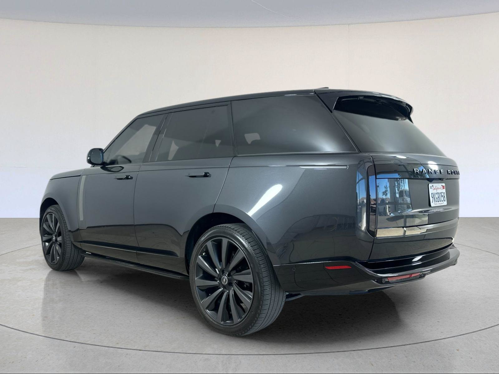 Used 2023 Land Rover Range Rover SV AWD/4WD image 4
