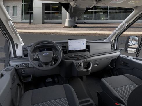 New 2026 Ford E-Transit Base image 9