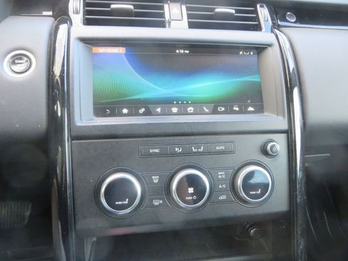 Used 2018 Land Rover Discovery SE image 21