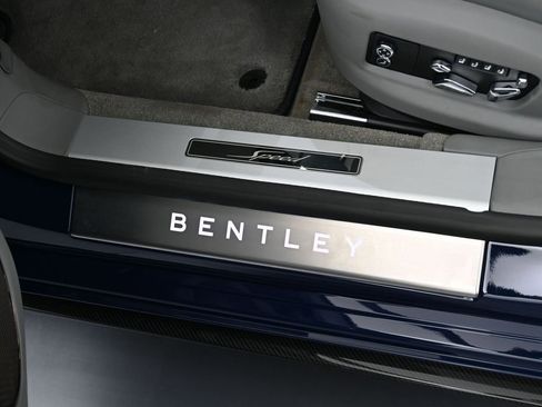 Used 2025 Bentley Flying Spur Plug-In Hybrid image 16