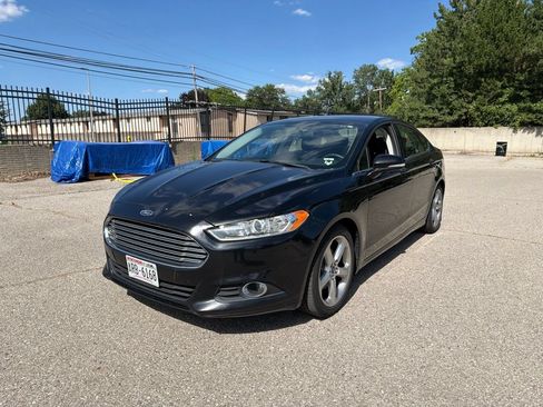 Used 2016 Ford Fusion SE w/ Equipment Group 201A FWD image 3