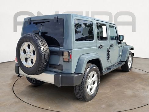 Used 2015 Jeep Wrangler Unlimited Sahara w/ Connectivity Group AWD/4WD image 11