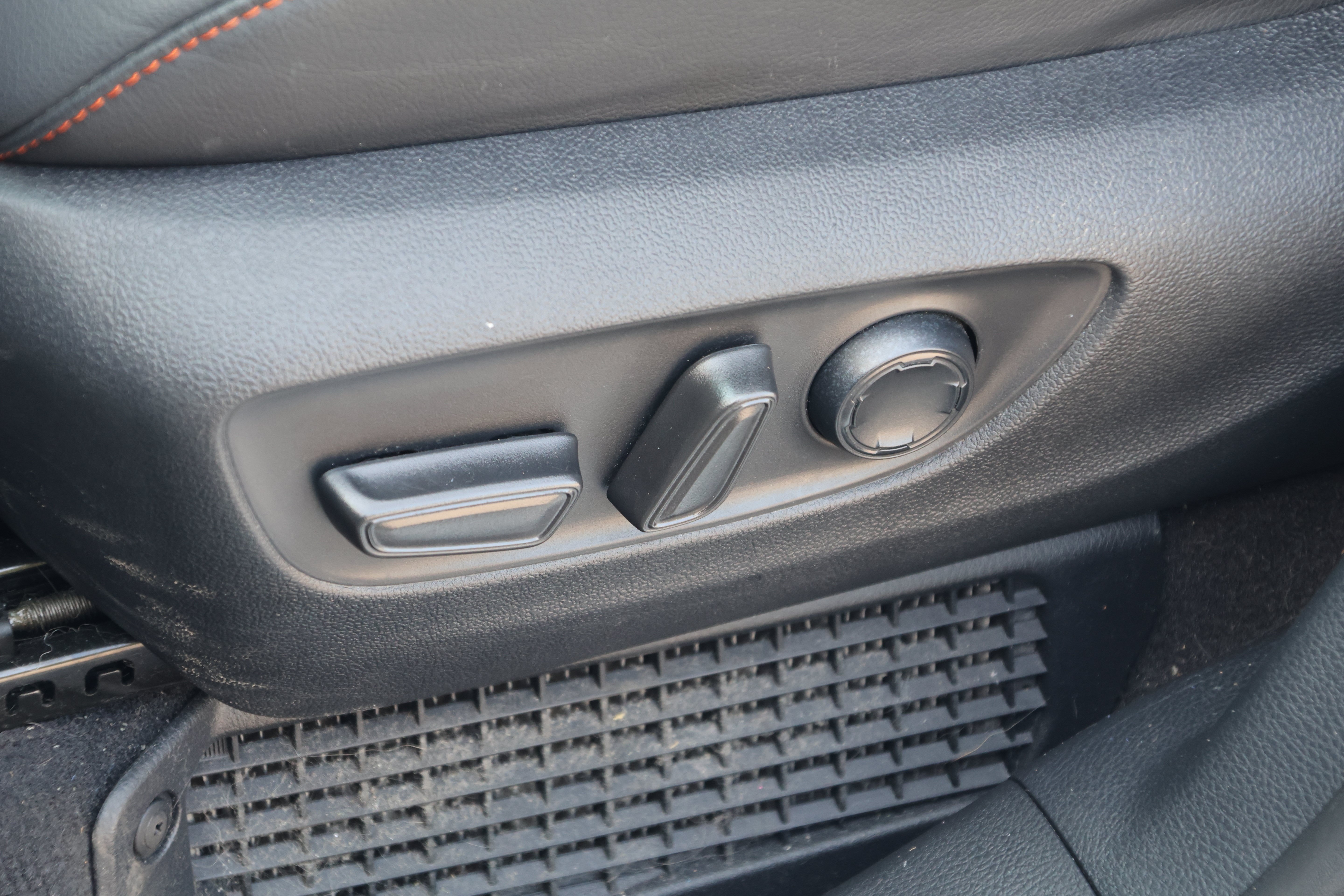 Used 2023 Toyota Sienna XSE w/ XSE Plus Package FWD image 30