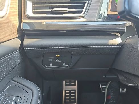 Used 2025 Volkswagen Atlas SEL Premium R-Line AWD/4WD image 21