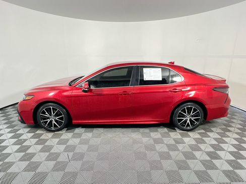 Used 2023 Toyota Camry SE image 6