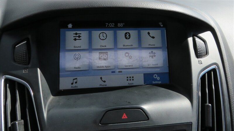 Used 2018 Ford Focus SEL FWD image 16