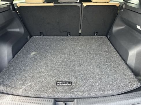 Used 2024 Volkswagen Atlas Cross Sport SE image 25