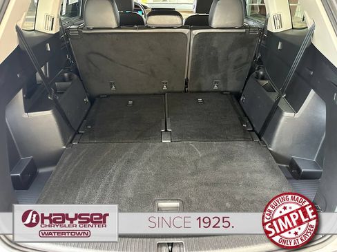 Used 2025 Volkswagen Atlas SE AWD/4WD image 36