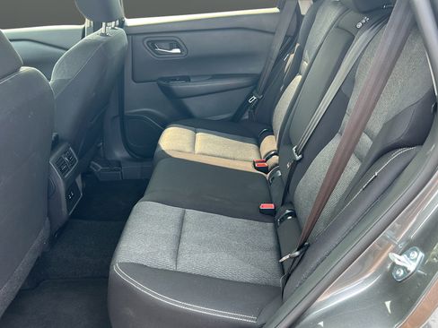 Used 2025 Nissan Rogue SV AWD/4WD image 16