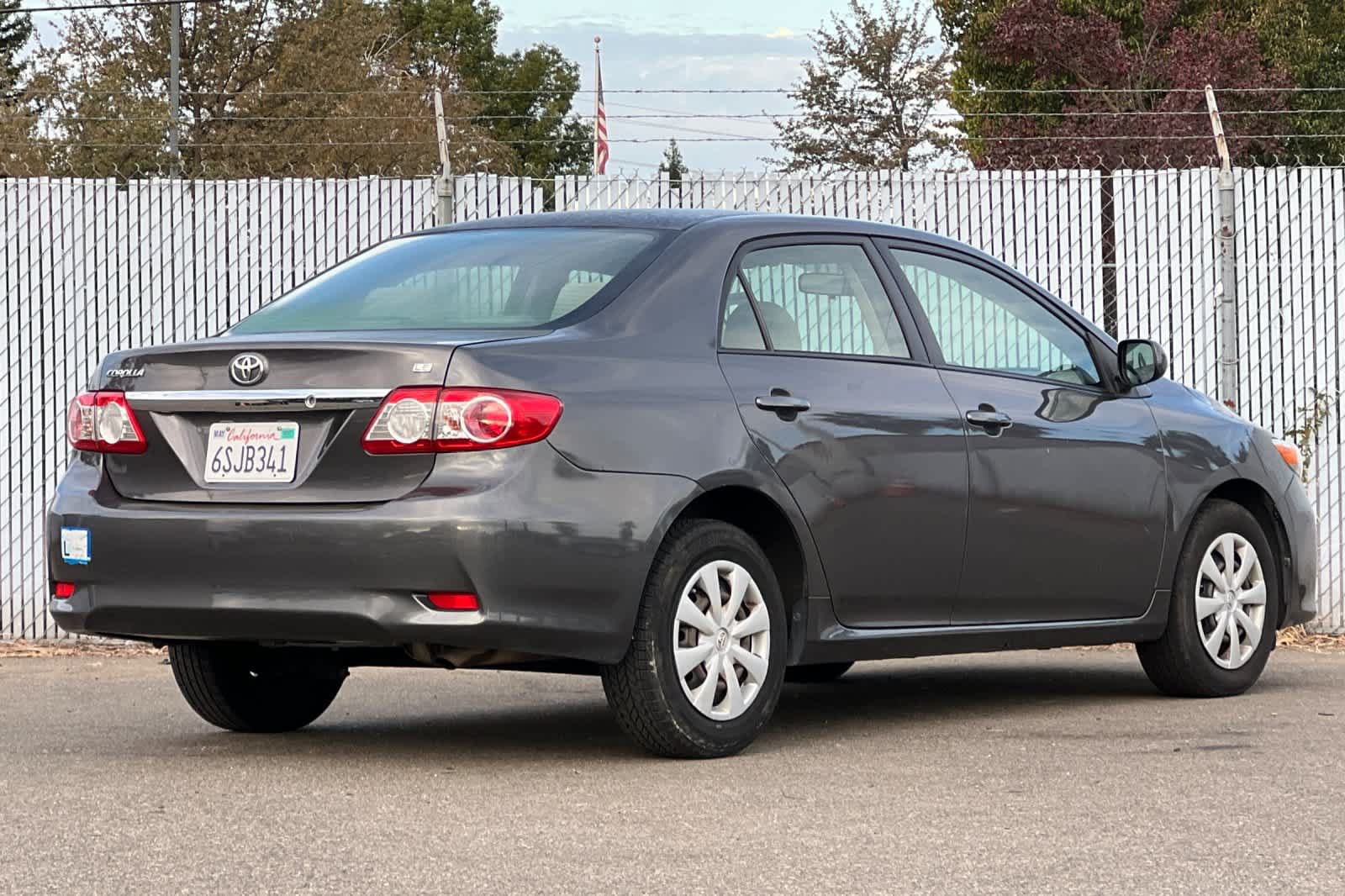 Used 2011 Toyota Corolla LE FWD image 3