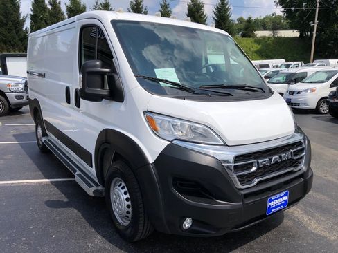 Used 2025 RAM ProMaster 2500 w/ U-Haul Equipment Group FWD image 8