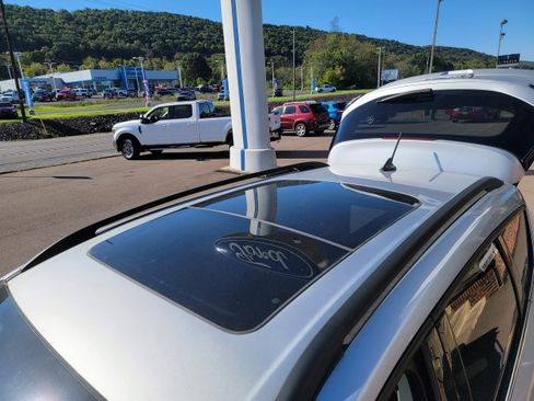 Used 2018 Ford Escape SEL image 9