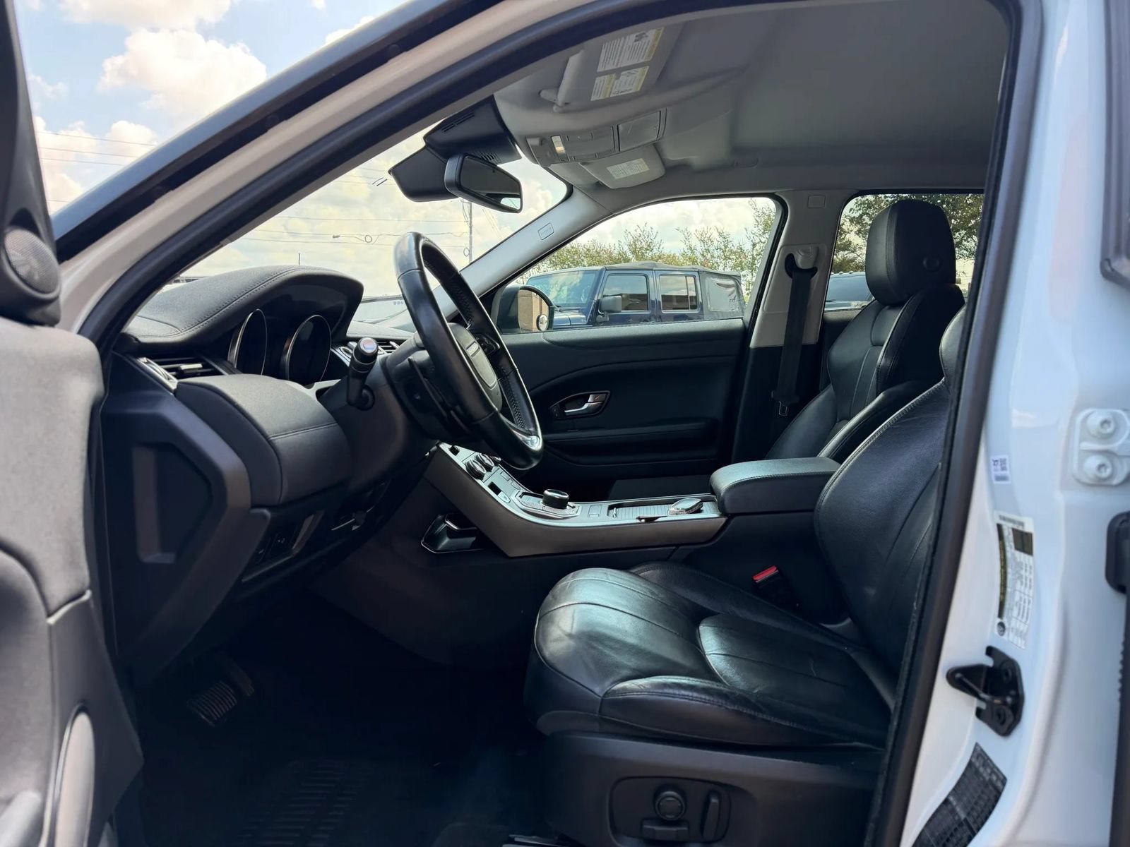 Used 2018 Land Rover Range Rover Evoque SE AWD/4WD image 9