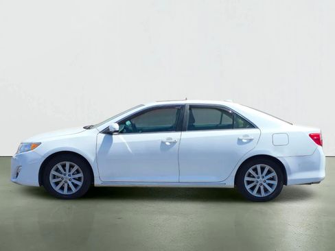 Used 2013 Toyota Camry XLE FWD image 3