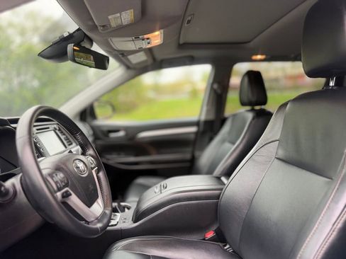 Used 2018 Toyota Highlander XLE AWD/4WD image 15