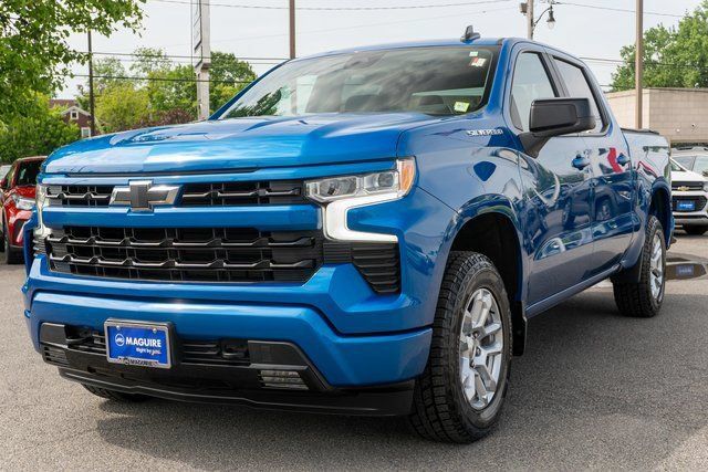 Used 2022 Chevrolet Silverado 1500 RST AWD/4WD image 2