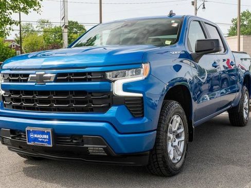 Used 2022 Chevrolet Silverado 1500 RST AWD/4WD image 2