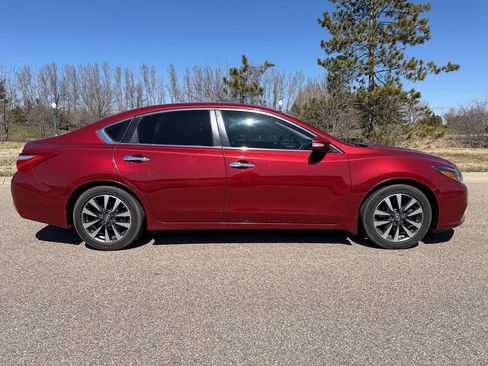Used 2016 Nissan Altima 2.5 SL w/ 2.5 Technology w/LED Package image 2