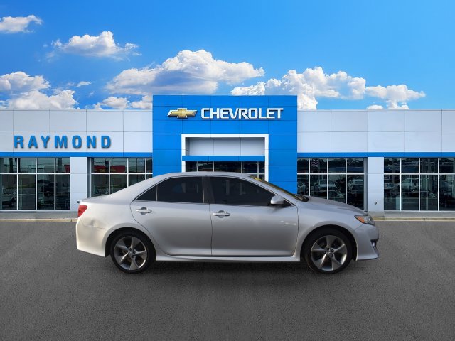 Used 2014 Toyota Camry SE FWD image 2