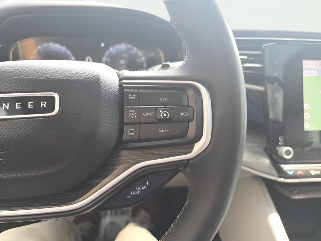 Used 2023 Jeep Wagoneer Series III w/ Premium Group I AWD/4WD image 18