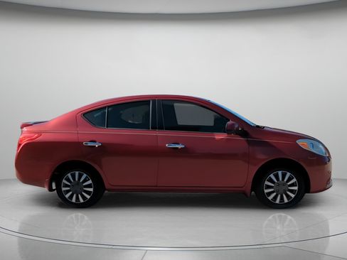 Used 2014 Nissan Versa SV FWD image 32