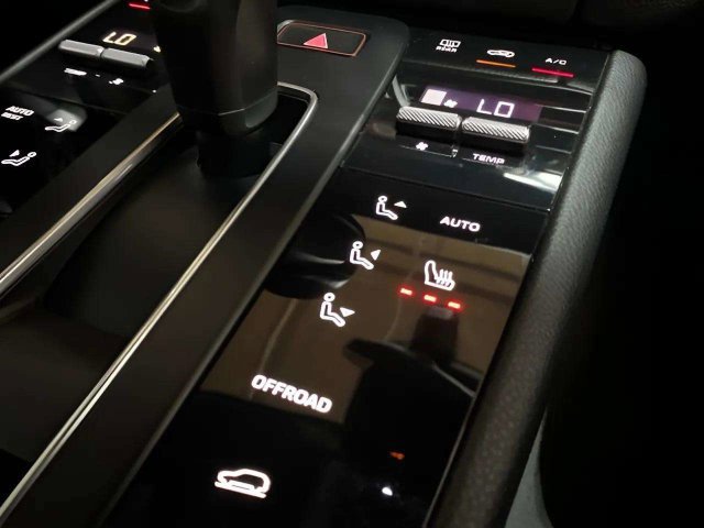 Used 2023 Porsche Macan AWD/4WD image 17