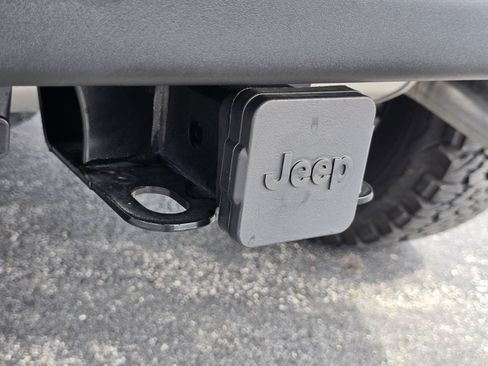 Used 2025 Jeep Wrangler Unlimited Rubicon AWD/4WD image 19