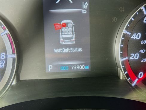 Used 2021 Toyota Highlander LE FWD image 16