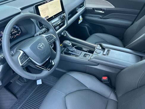 Certified 2026 Toyota Grand Highlander AWD image 9