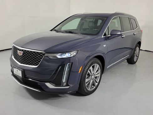 Used 2024 Cadillac XT6 Premium Luxury FWD image 2