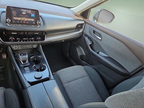 Used 2022 Nissan Rogue SV image 12