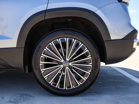 New 2025 Volkswagen Taos SE FWD image 10