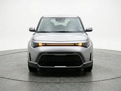 Used 2025 Kia Soul LX w/ LX Technology Package FWD image 2