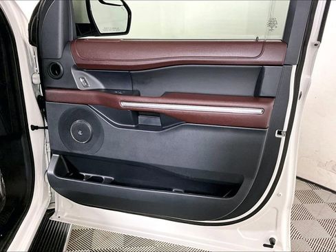 Used 2022 Ford Expedition Max Limited image 24