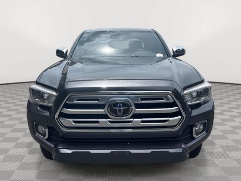 Used 2018 Toyota Tacoma Limited RWD image 3