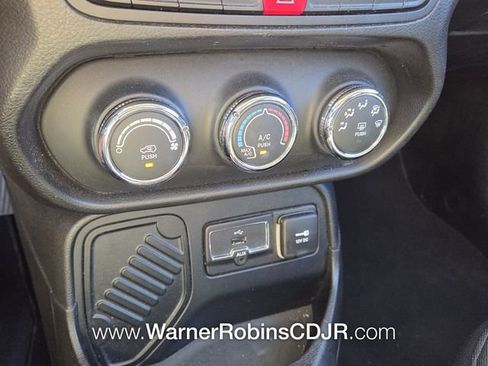 Used 2015 Jeep Renegade Sport w/ Power & Air Group FWD image 22