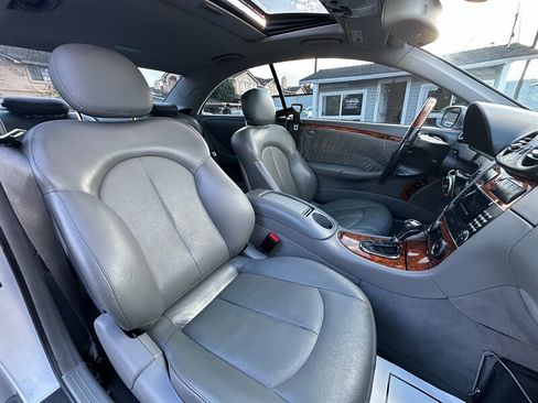 Used 2009 Mercedes-Benz CLK 350 Coupe image 13