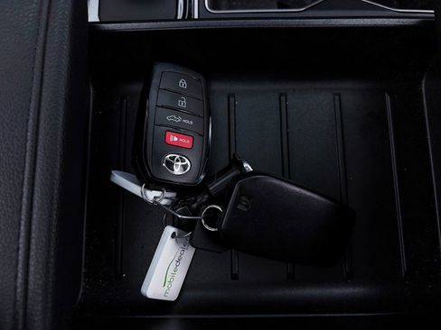 Used 2025 Toyota Tundra Limited image 30