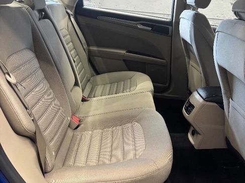 Used 2018 Ford Fusion SE w/ Fusion SE Technology Package image 19