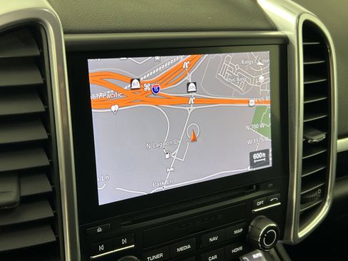 Used 2017 Porsche Cayenne Platinum Edition image 29