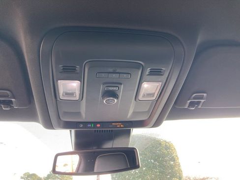 Used 2024 GMC Yukon SLT image 18