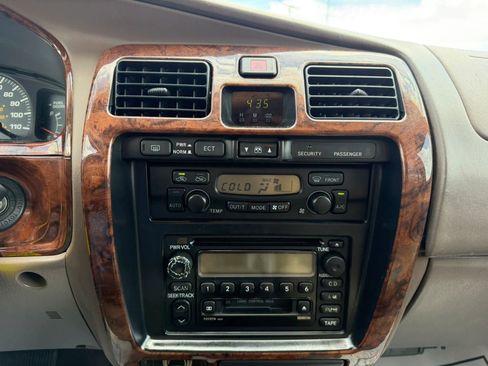 Used 2000 Toyota 4Runner Limited image 30