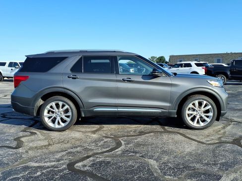 Used 2023 Ford Explorer Platinum w/ Technology Package AWD/4WD image 2