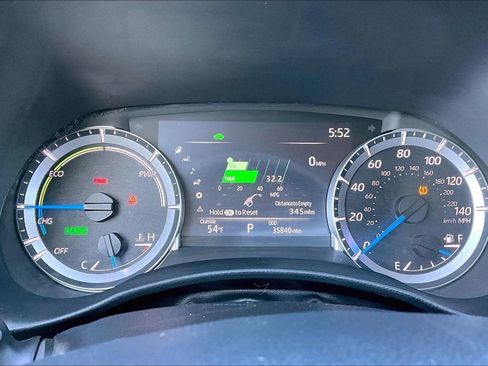 Used 2024 Toyota Highlander LE image 19