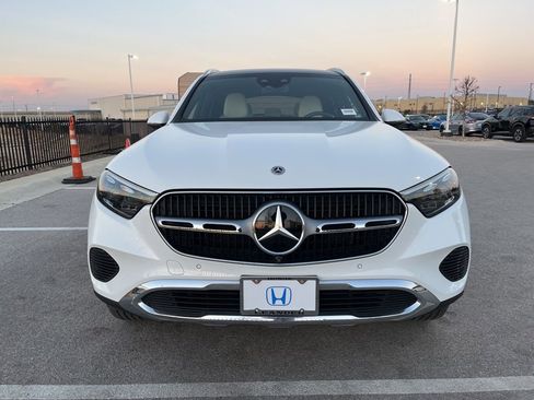Used 2025 Mercedes-Benz GLC 300 4MATIC image 2
