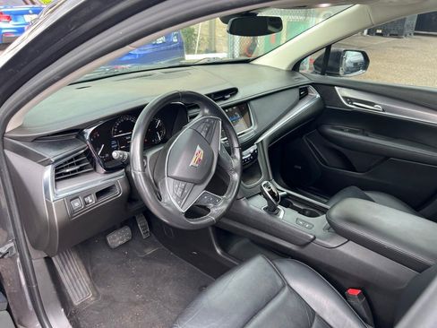 Used 2019 Cadillac XT5 Premium Luxury w/ Advanced Security Package FWD image 9
